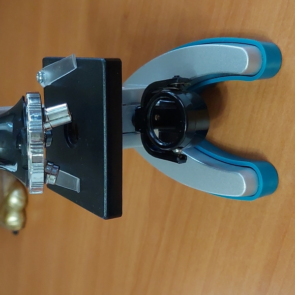 Kids Light up microscope with one slide. Light works. Made of metal! Like new! - Picture 6 of 9